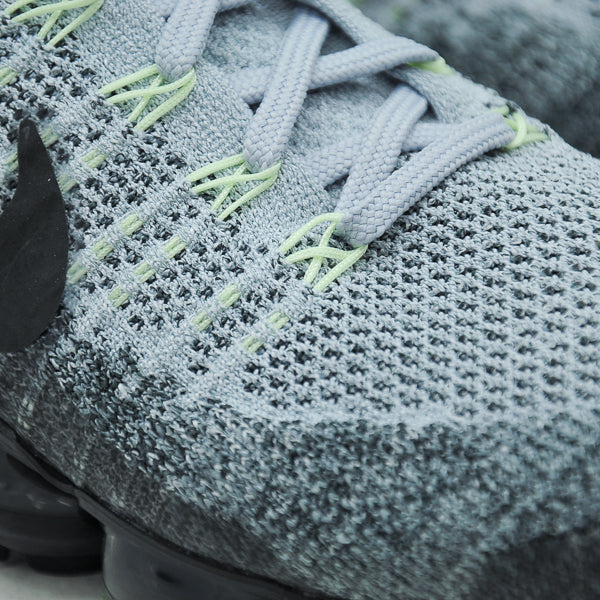 Vapormax best sale heritage neon